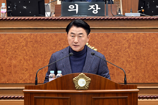 김동근 의정부시장이 지난 12월2일 제333회 제2차 정례회 때 ‘2025년도 예산안 제출’ 관련 시정연설을 하고 있다.